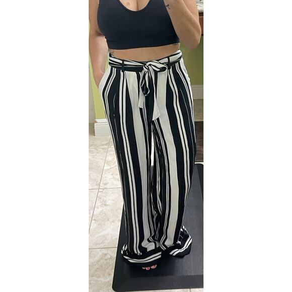 Chelsea28 - 4 black and white fully lined with a tie waist wide leg pants small - Picture 1 of 7